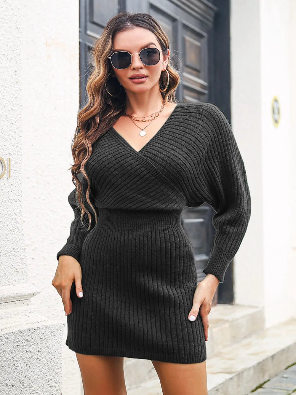 Casual V-neck dress, doll sleeves, solid color, knitted at the hips